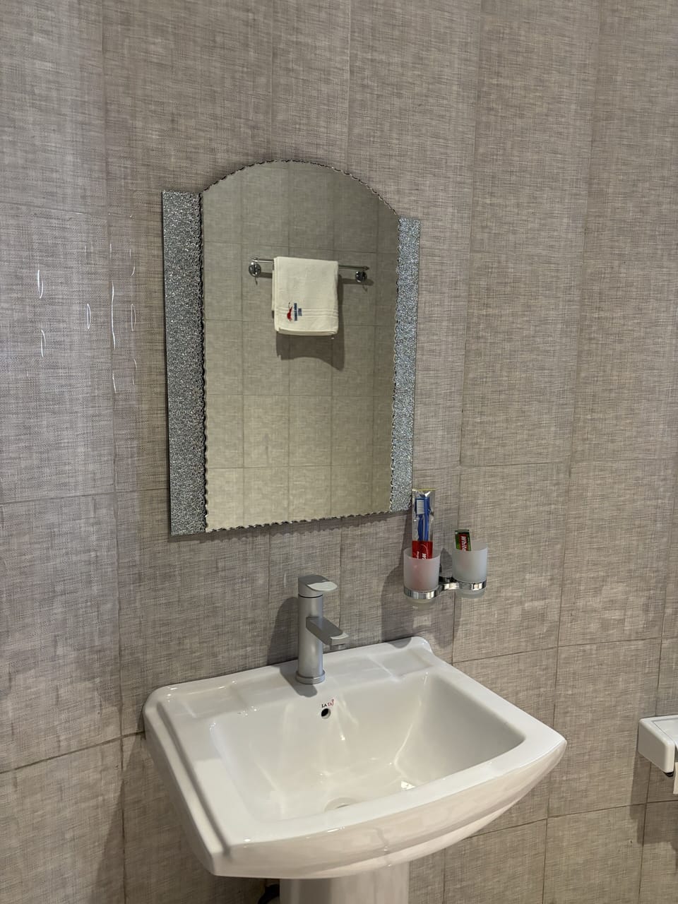 Comfort Single Room | Bathroom | Rainfall showerhead, bathrobes, towels, soap