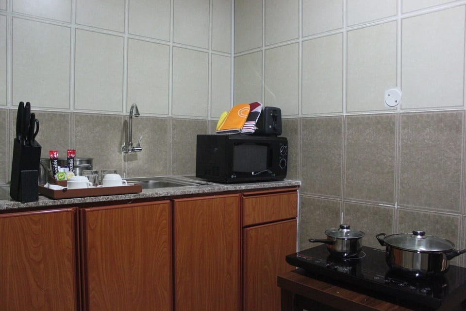 Junior Suite | Private kitchen | Fridge, electric kettle