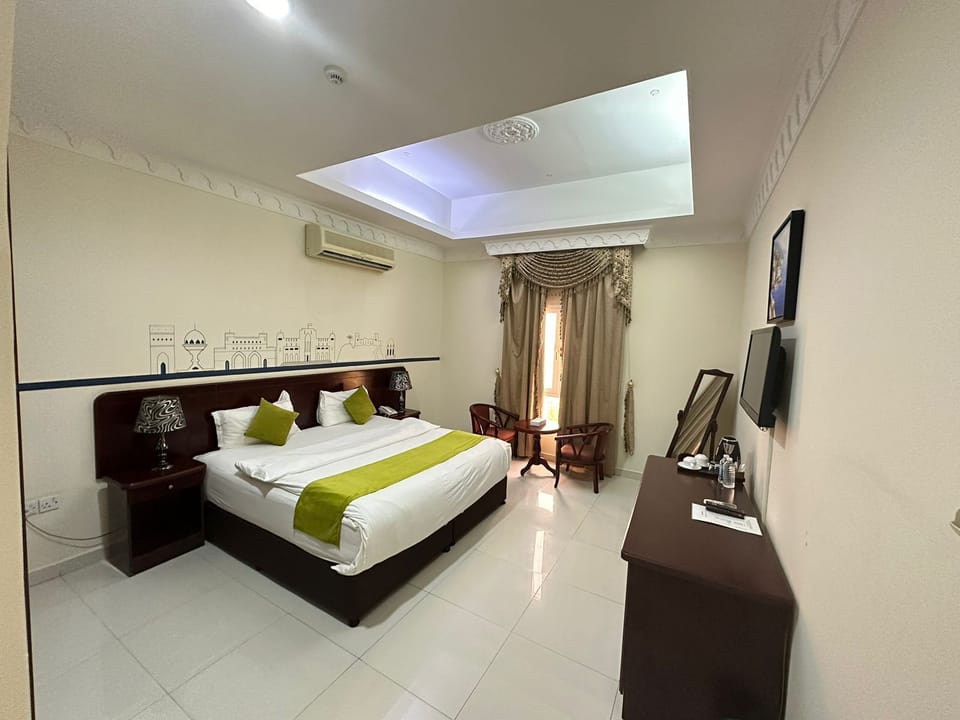 Standard Single Room, 1 King Bed, Park View | In-room safe, desk, laptop workspace, iron/ironing board