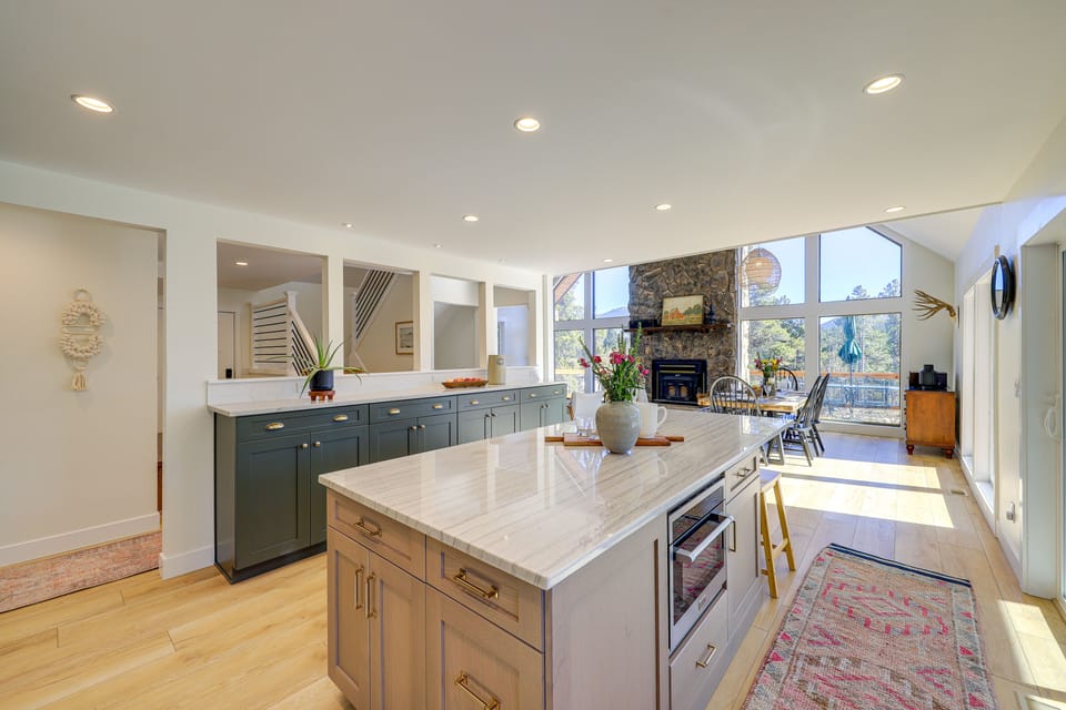 House (5 Bedrooms) | Interior