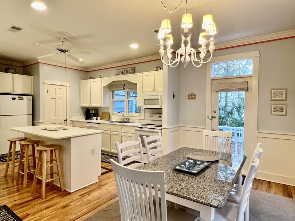 ADJACENT DINING AREA OFF KITCHEN