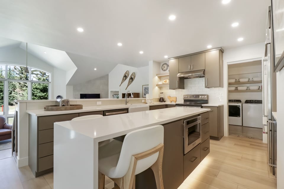 Townhome, 5 Bedrooms | Private kitchen | Fridge, oven, coffee/tea maker, toaster
