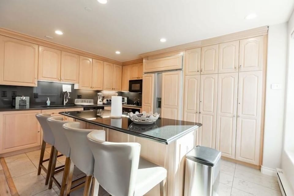 Condo, 5 Bedrooms | Private kitchen | Fridge, oven, coffee/tea maker, toaster