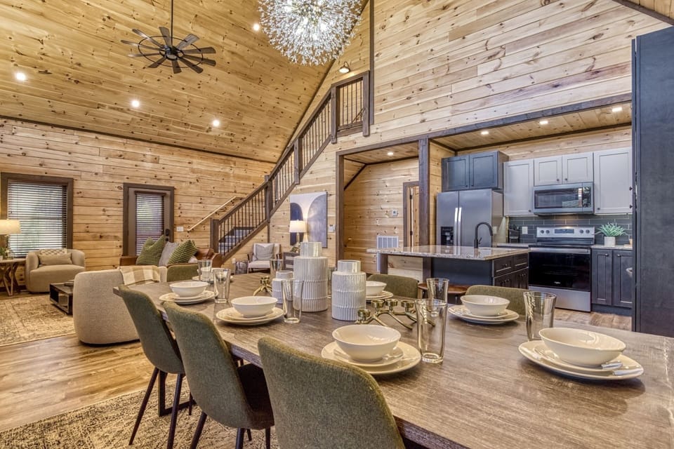 Cabin, 2 Bedrooms | Dining