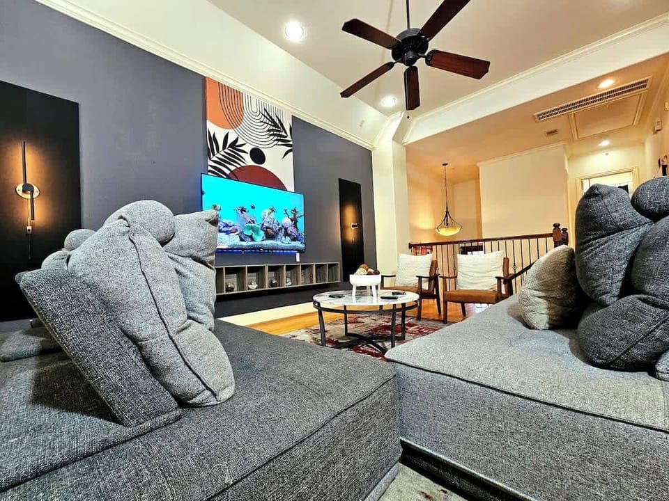 Sink into the embrace of our luxurious and spacious sectional modern couch, offering comfort beyond compare. Discover a haven of style and comfort in our large modern living room, where relaxation and refined aesthetics harmoniously converge.