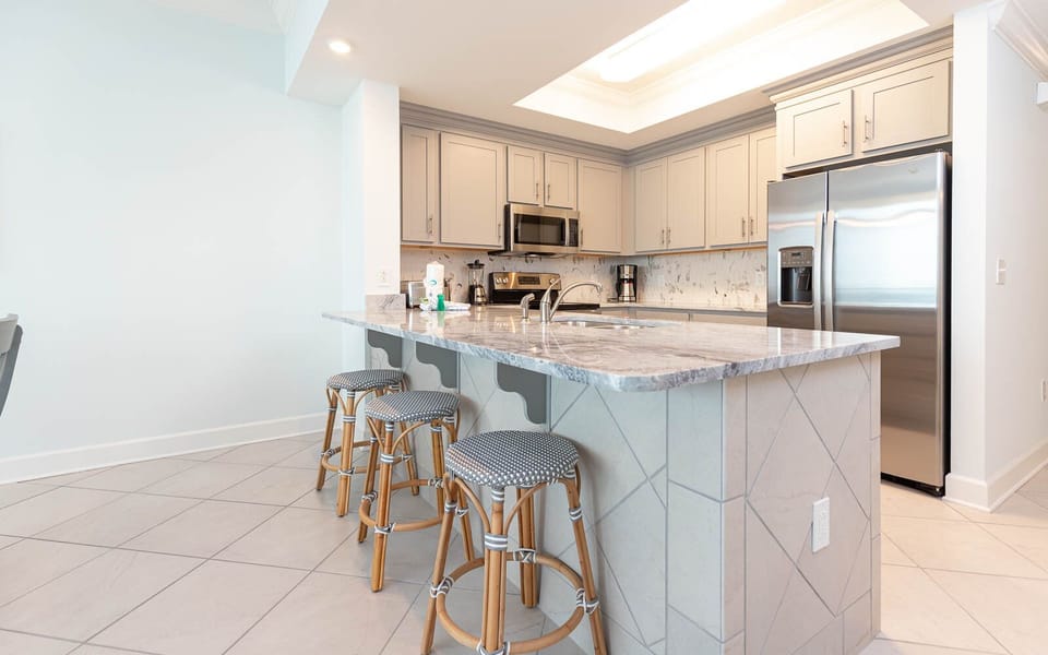 Sip your morning coffee at the breakfast bar and get ready for a beach day in this stylish space
