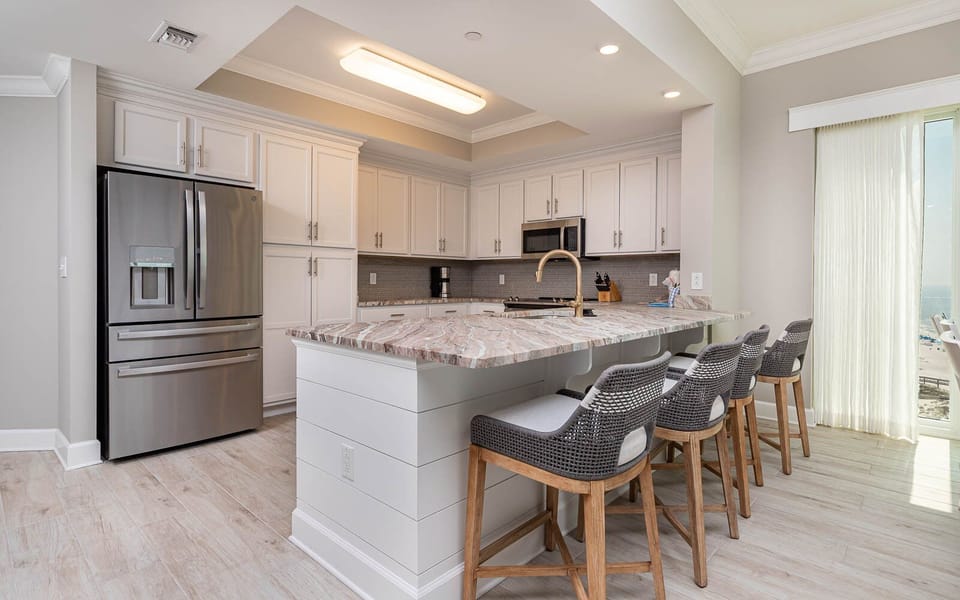 Sip your morning coffee at the breakfast bar and get ready for a beach day in this stylish space
