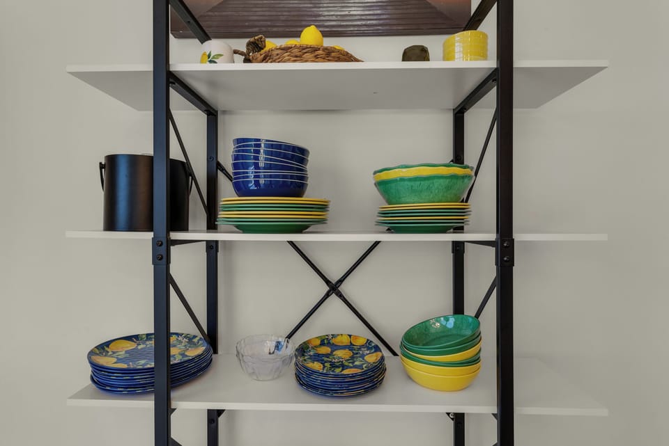 Luau I 7103 has everything you need!
