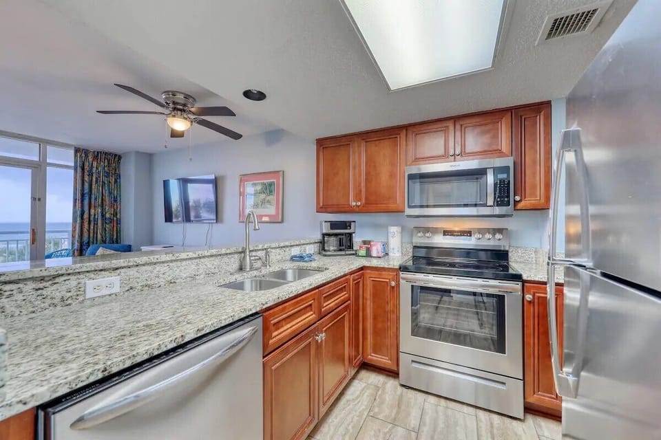 Beautiful Kitchen with Granite Countertops, Stainless Steel Appliances