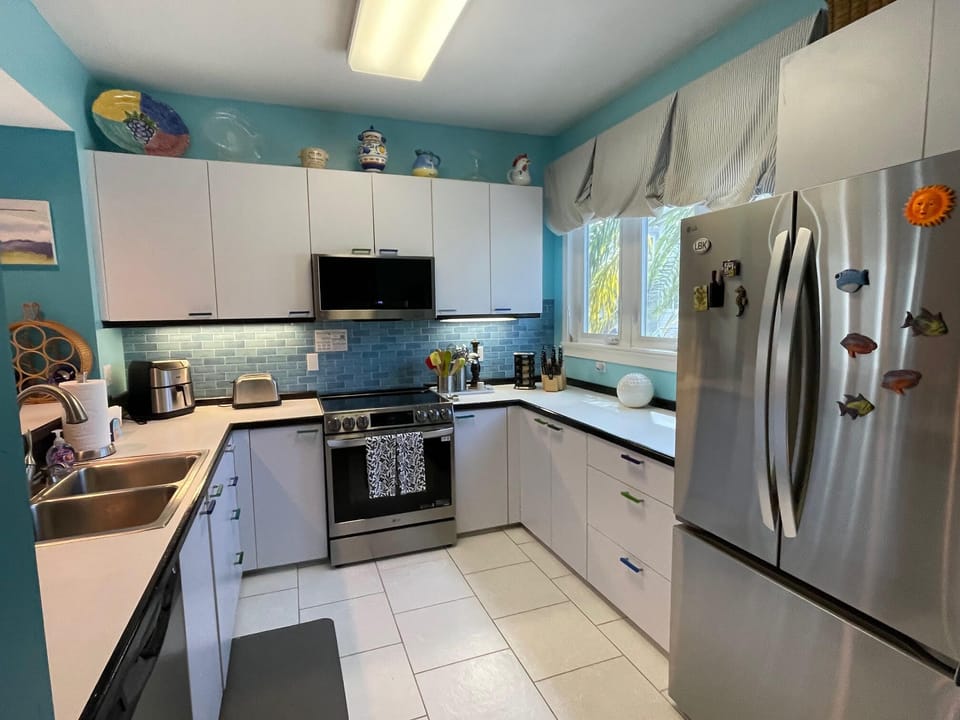 Upgraded kitchen with stainless steel appliances