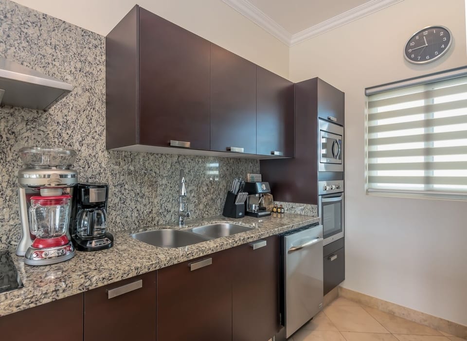 Kitchen Sink with Dishwasher
Microwave and Oven