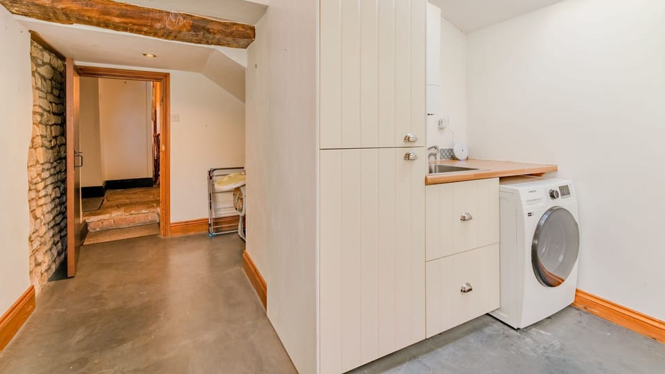 Utility, Canons Court Lodge, Bolthole Retreats