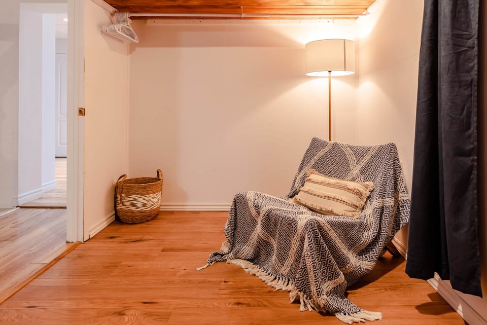 Bedroom 3 (Queen bed)