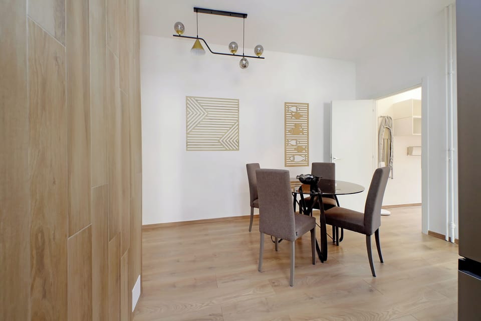 living room, with table and 4 seats