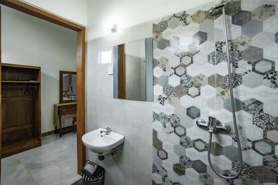 Superior Room | Bathroom | Free toiletries