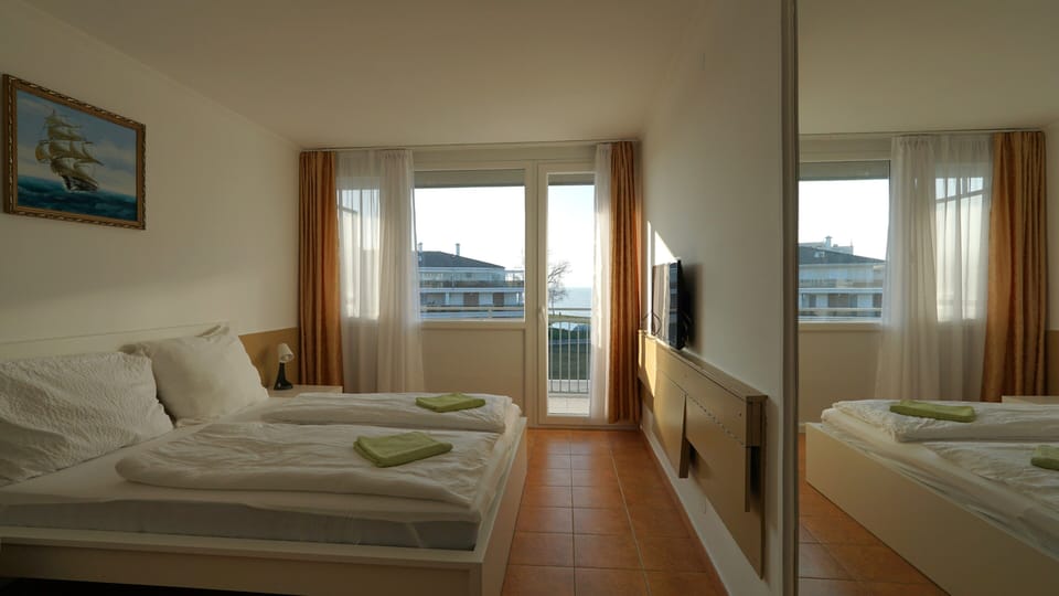 Sunset Twin Room | Iron/ironing board, free WiFi, bed sheets