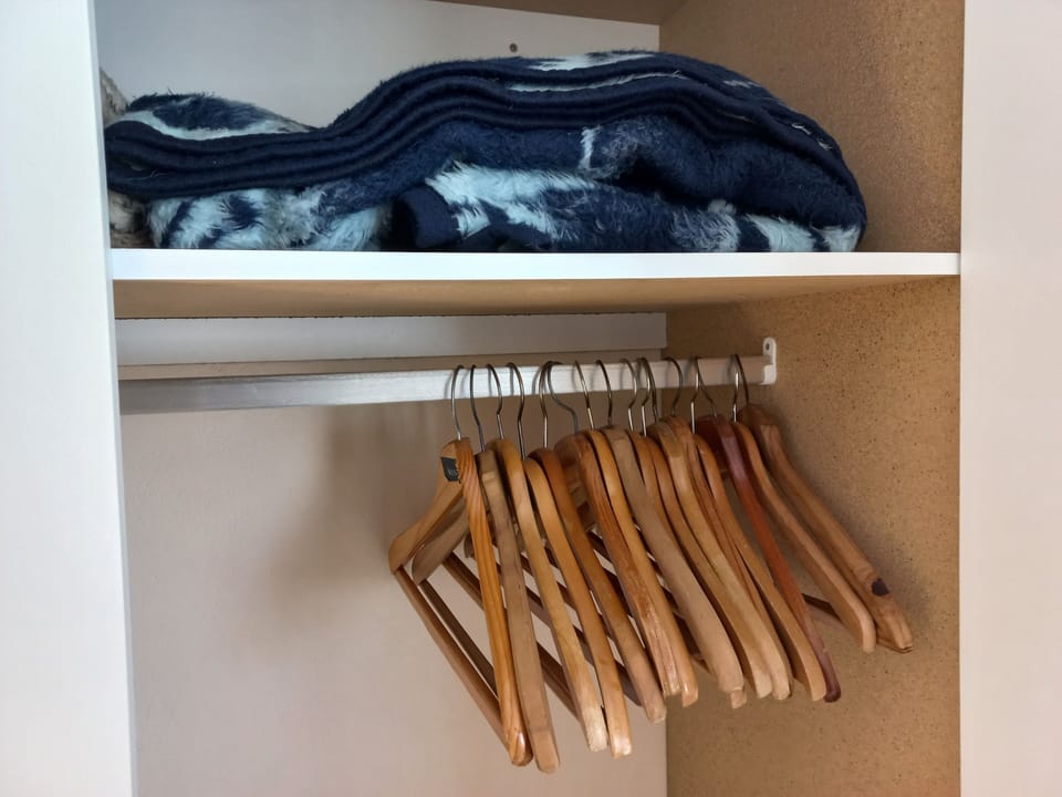 Blankets & Hangers