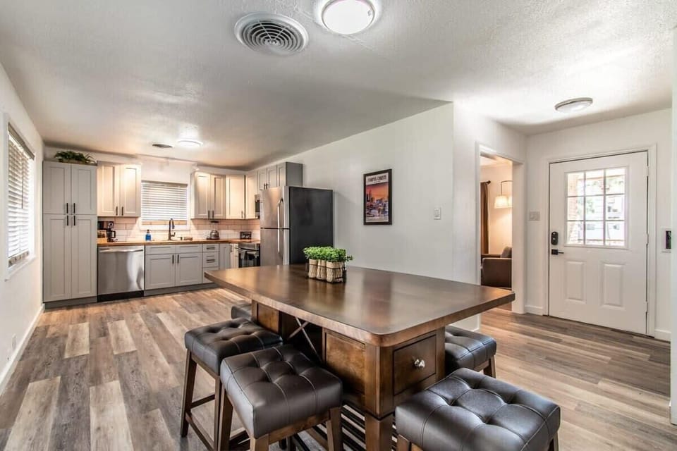 Dining Room (Dining Table)