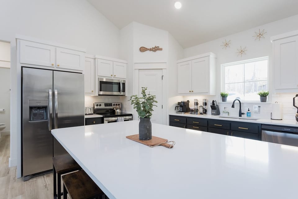 Fully equipped kitchen.