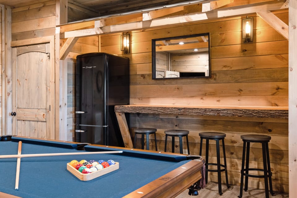 Cabin, 5 Bedrooms | Billiards