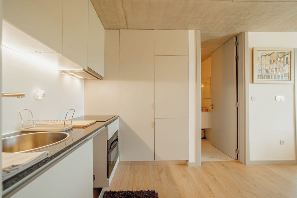 Deluxe Apartment, Garden View | Private kitchen | Electric kettle, toaster