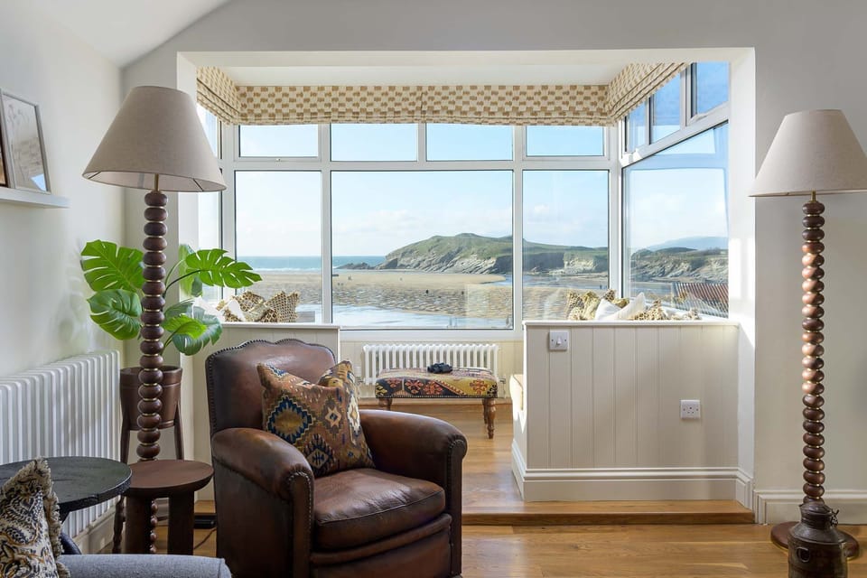 Porth Beach House, Porth, Cornwall, self catering with Beach Retreats.