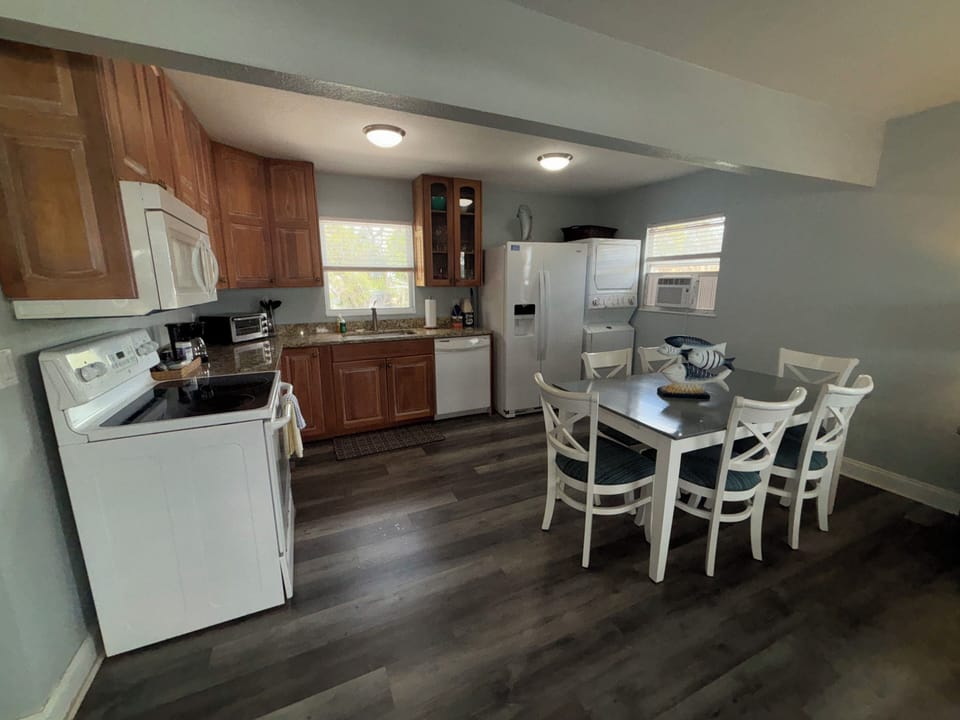 Full Size Kitchen
