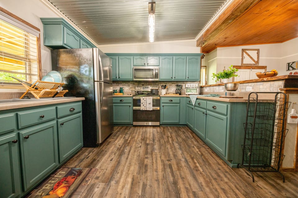 Fully equipped kitchen.