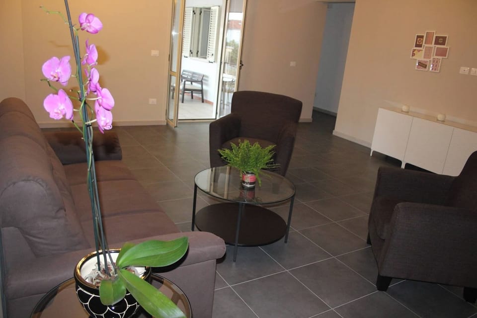 Room, 1 Bedroom, Smoking, Terrace | Living area