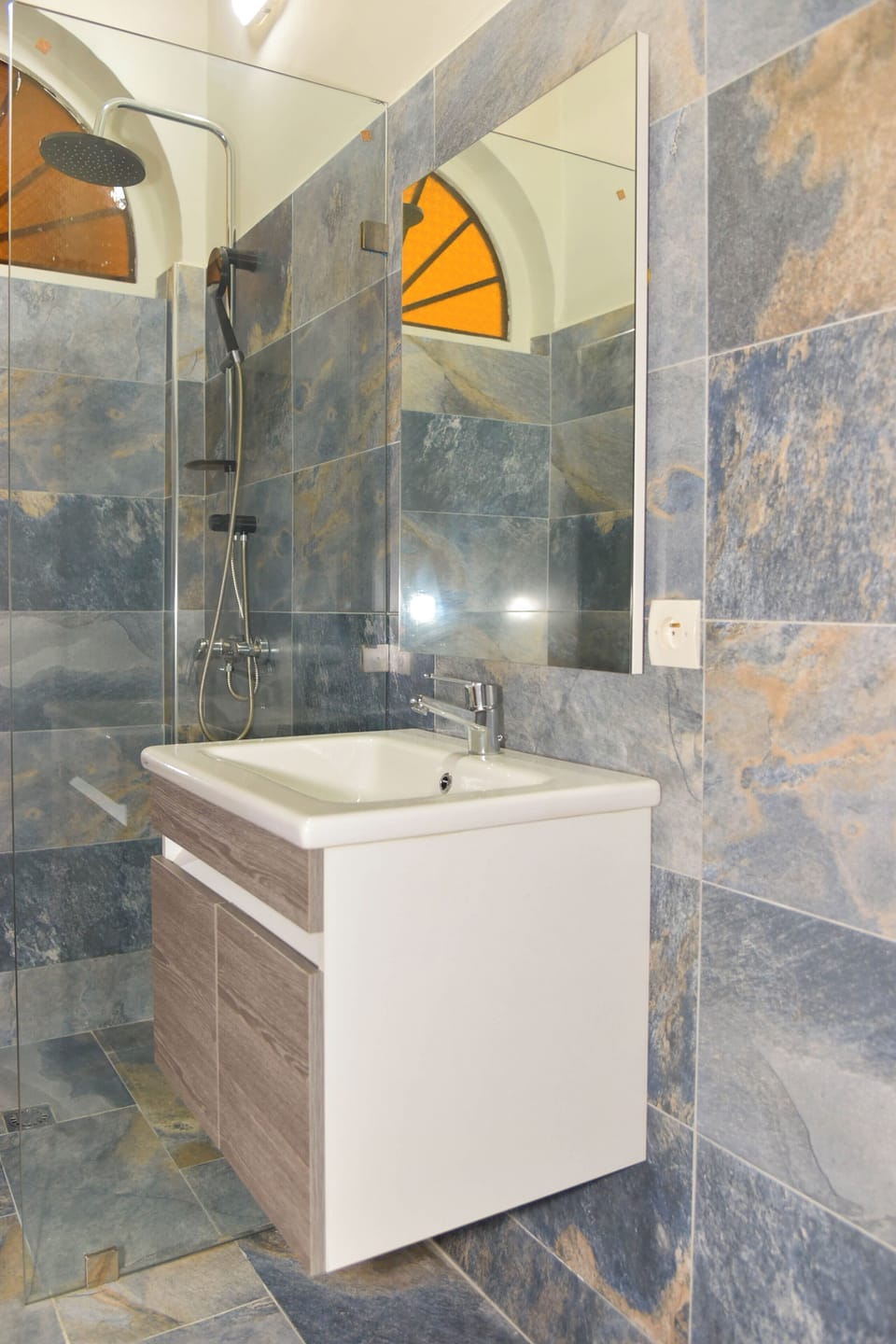 Double or Twin Room | Bathroom | Free toiletries