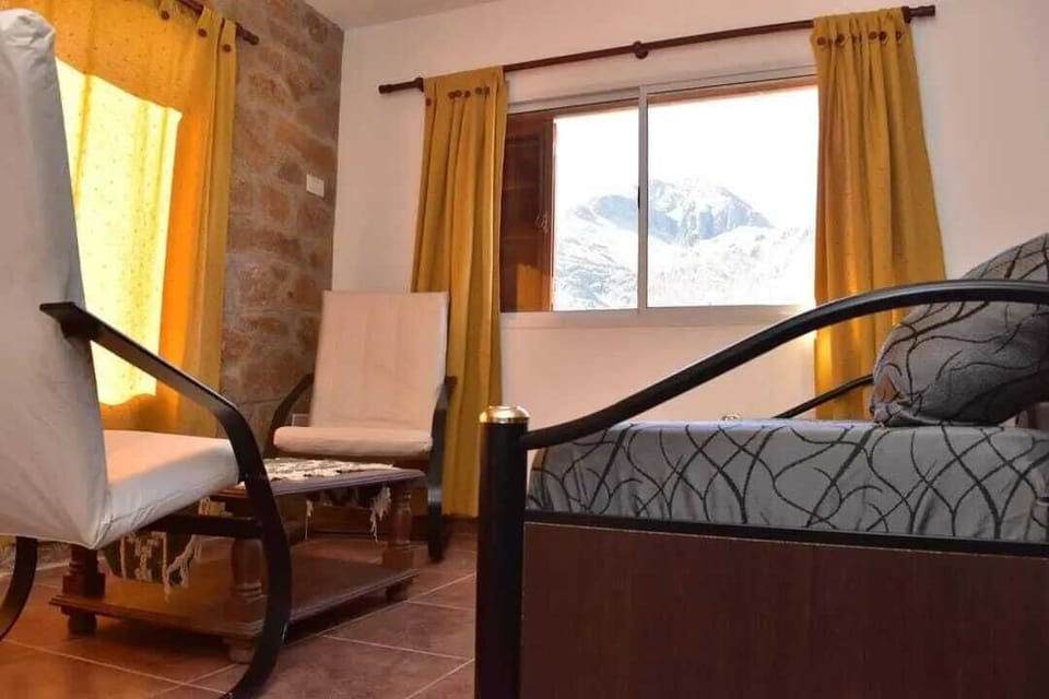 Deluxe Cabin | Living area