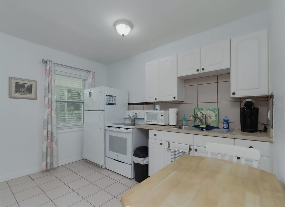 Full kitchen - refrigerator, stove, microwave, utensils