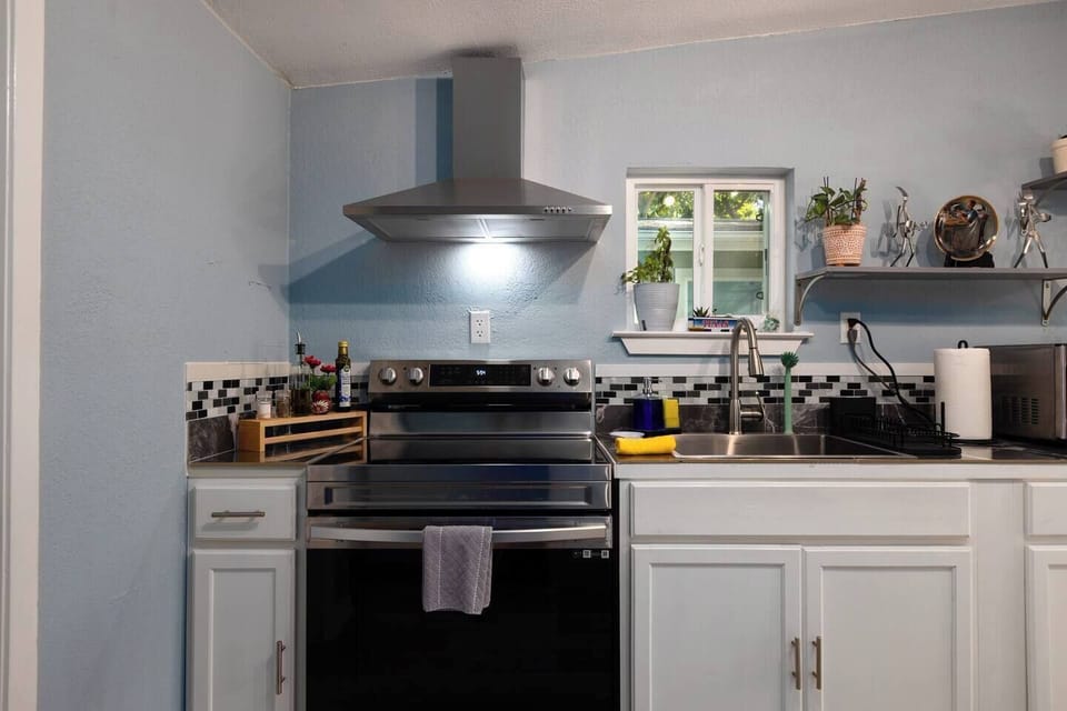 Full Kitchen