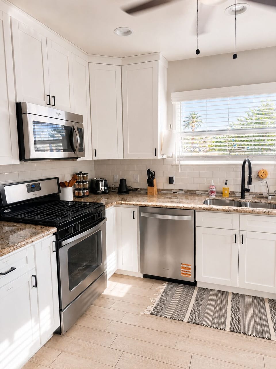 Fully equipped kitchen! 