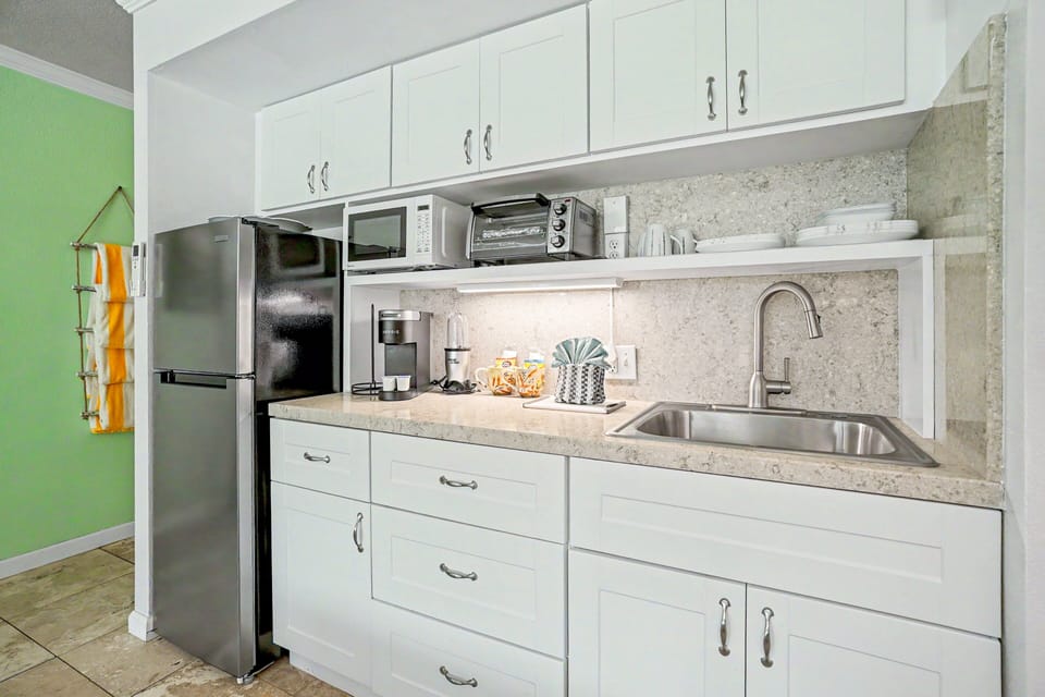 New Cabinets & Counter Tops