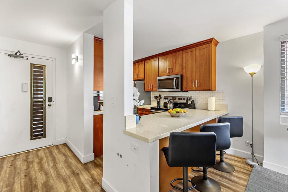 Counter top dining for three