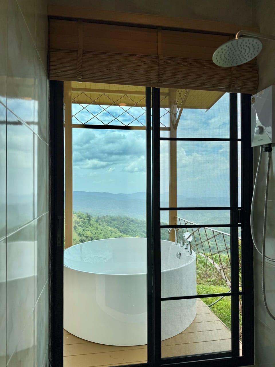 Deluxe Villa, 1 King Bed | Bathroom | Shower, rainfall showerhead, free toiletries, hair dryer