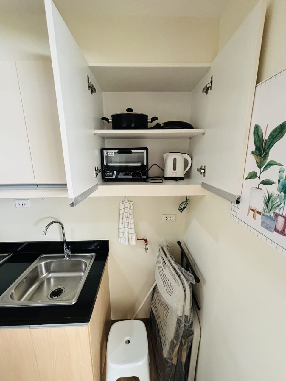 Business Studio | Private kitchen | Full-size fridge, microwave, oven, stovetop