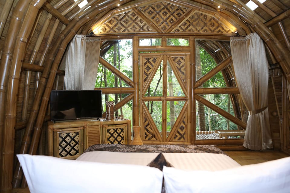 Deluxe Double Room, 1 Bedroom, Balcony, River View | Egyptian cotton sheets, premium bedding, in-room safe, blackout drapes