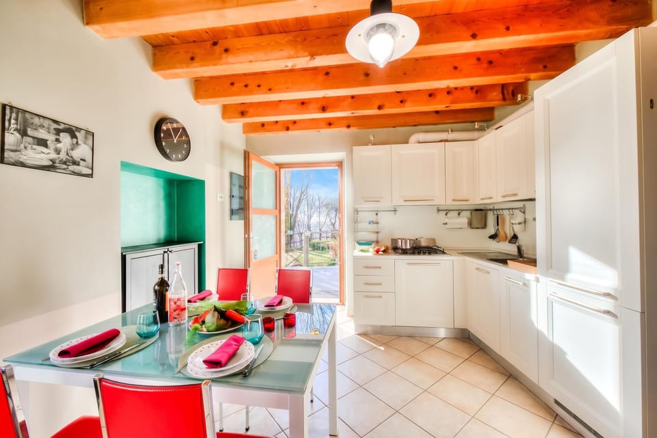 Family House, 3 Bedrooms, 2 Bathrooms, Mountainside (Faby House On Hilly Area & Lake View) | Dining
