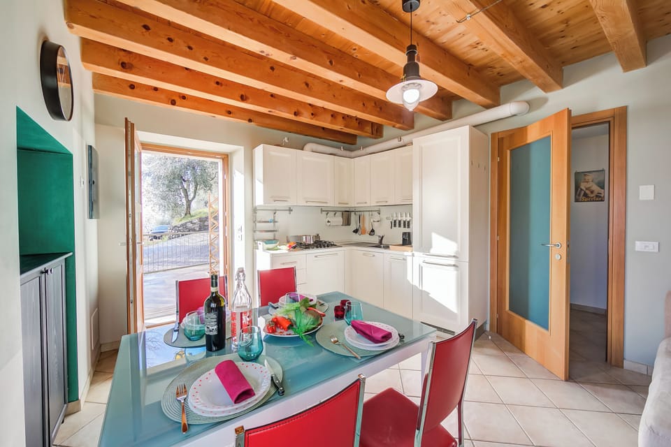 Family House, Multiple Bedrooms, 2 Bathrooms, Mountainside (Faby House On Hilly Area & Lake View) | Dining