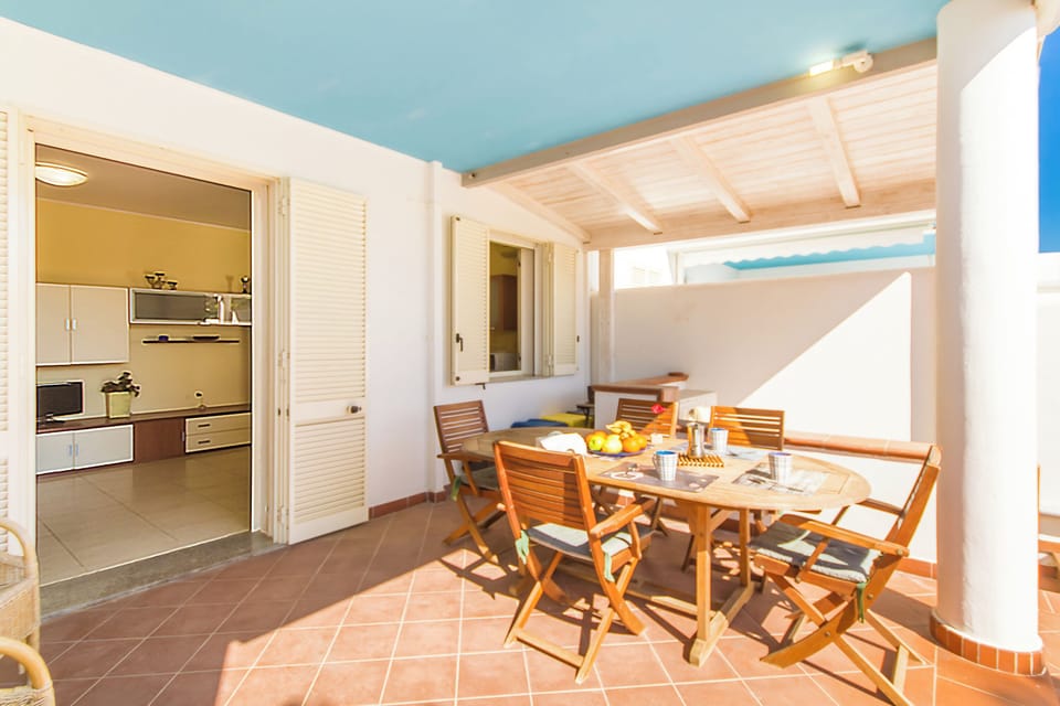 Family House, 2 Bedrooms, 2 Bathrooms (Villetta Relax with Garden, Pool and) | Outdoor dining