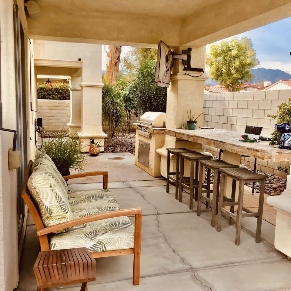 Barbecue, bar and exterior TV