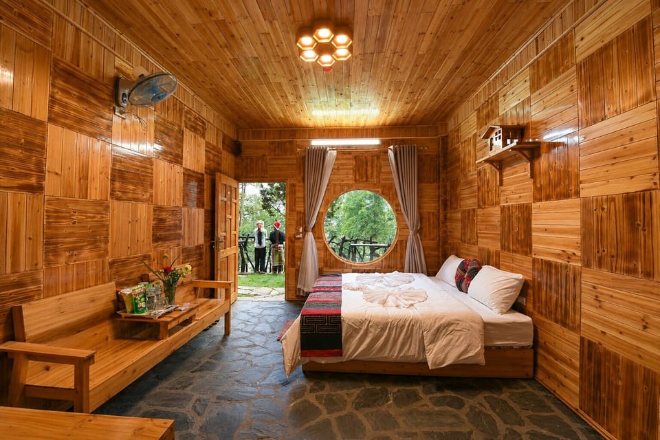 Luxury Double Room, 1 King Bed, Mountain View | Living area