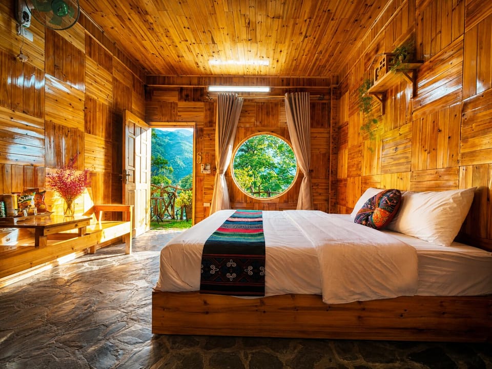 Luxury Double Room, 1 King Bed, Mountain View | Premium bedding, pillowtop beds, soundproofing, WiFi (free)