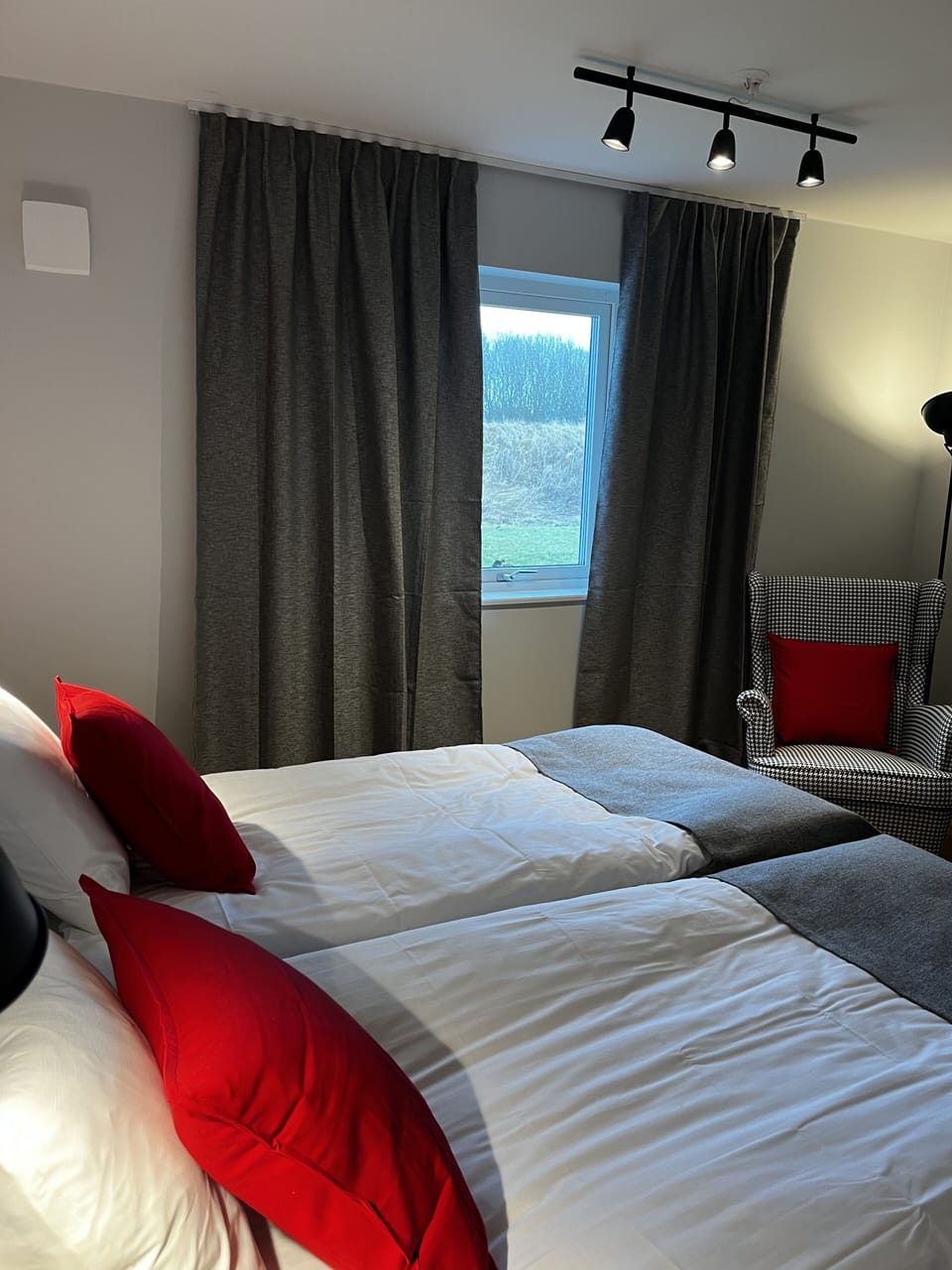Free WiFi, bed sheets