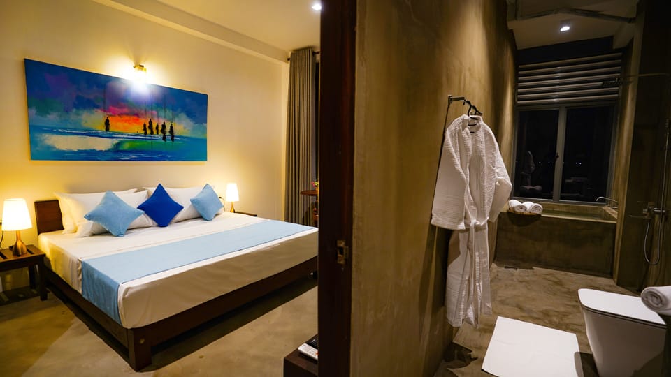 Luxury Studio Suite, 1 King Bed, Ocean View, Oceanfront | Egyptian cotton sheets, premium bedding, Tempur-Pedic beds, minibar