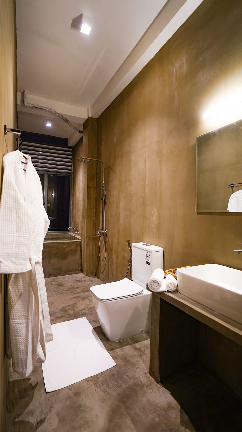 Luxury Studio Suite, 1 King Bed, Ocean View, Oceanfront | Bathroom | Combined shower/tub, rainfall showerhead, hair dryer, bathrobes
