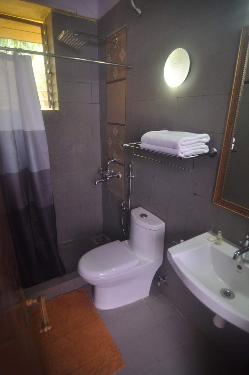 Economy Triple Room | Bathroom | Shower, towels, soap, shampoo