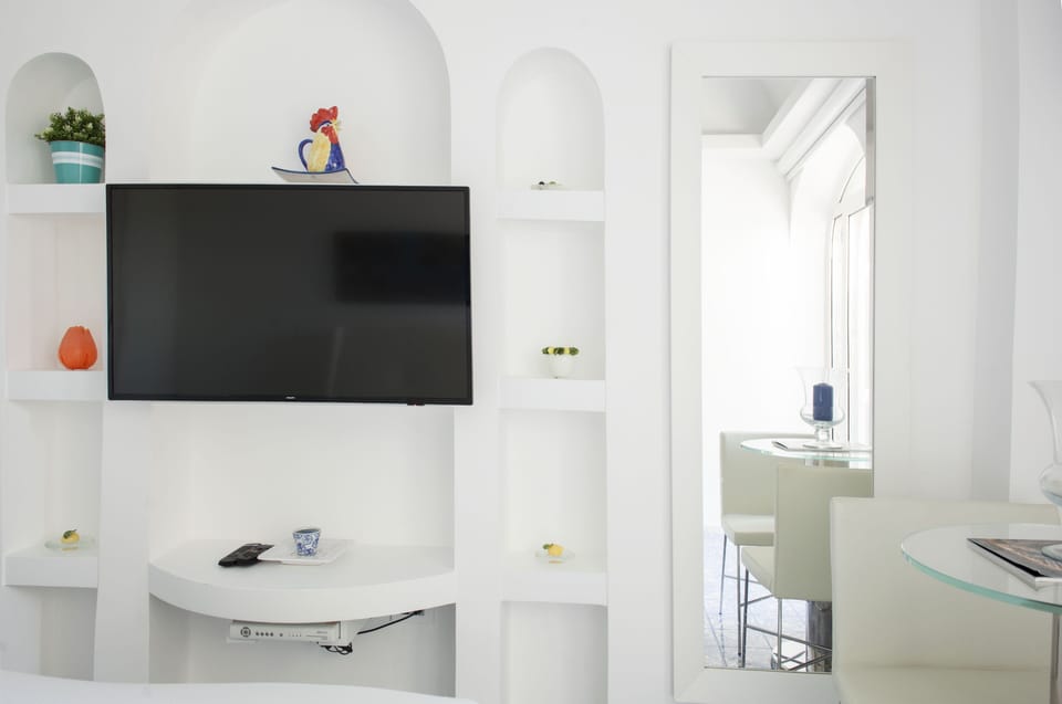 Executive Cottage, Jetted Tub | 1 bedroom, in-room safe, desk, soundproofing